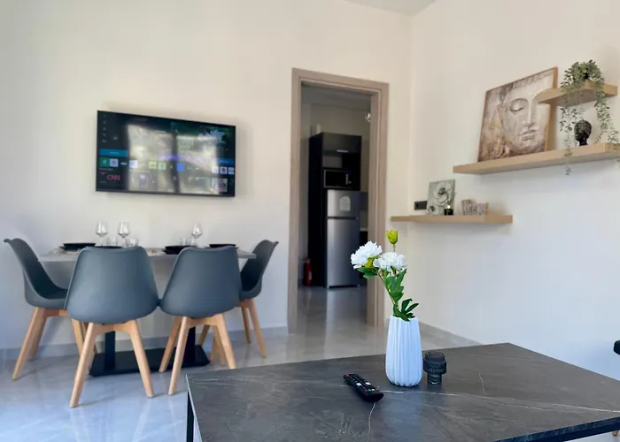 Spacious Apartment Near Akropolis By Kozy Koala