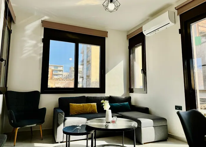 Spacious Apartment Near Akropolis By Kozy Koala
